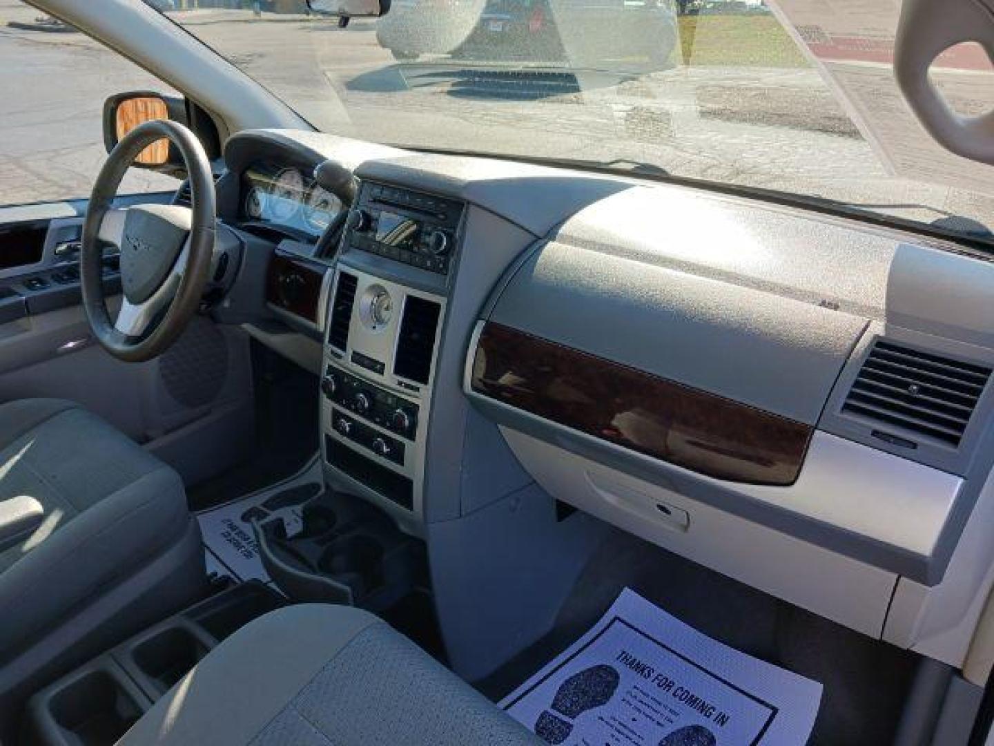 2010 White Gold Pearl Chrysler Town and Country Touring (2A4RR5D11AR) with an 3.8L V6 OHV 12V engine, 6-Speed Automatic transmission, located at 1865 W 2nd St., Xenia, OH, 45385, (937) 372-7777, 39.681259, -83.961945 - Photo#8