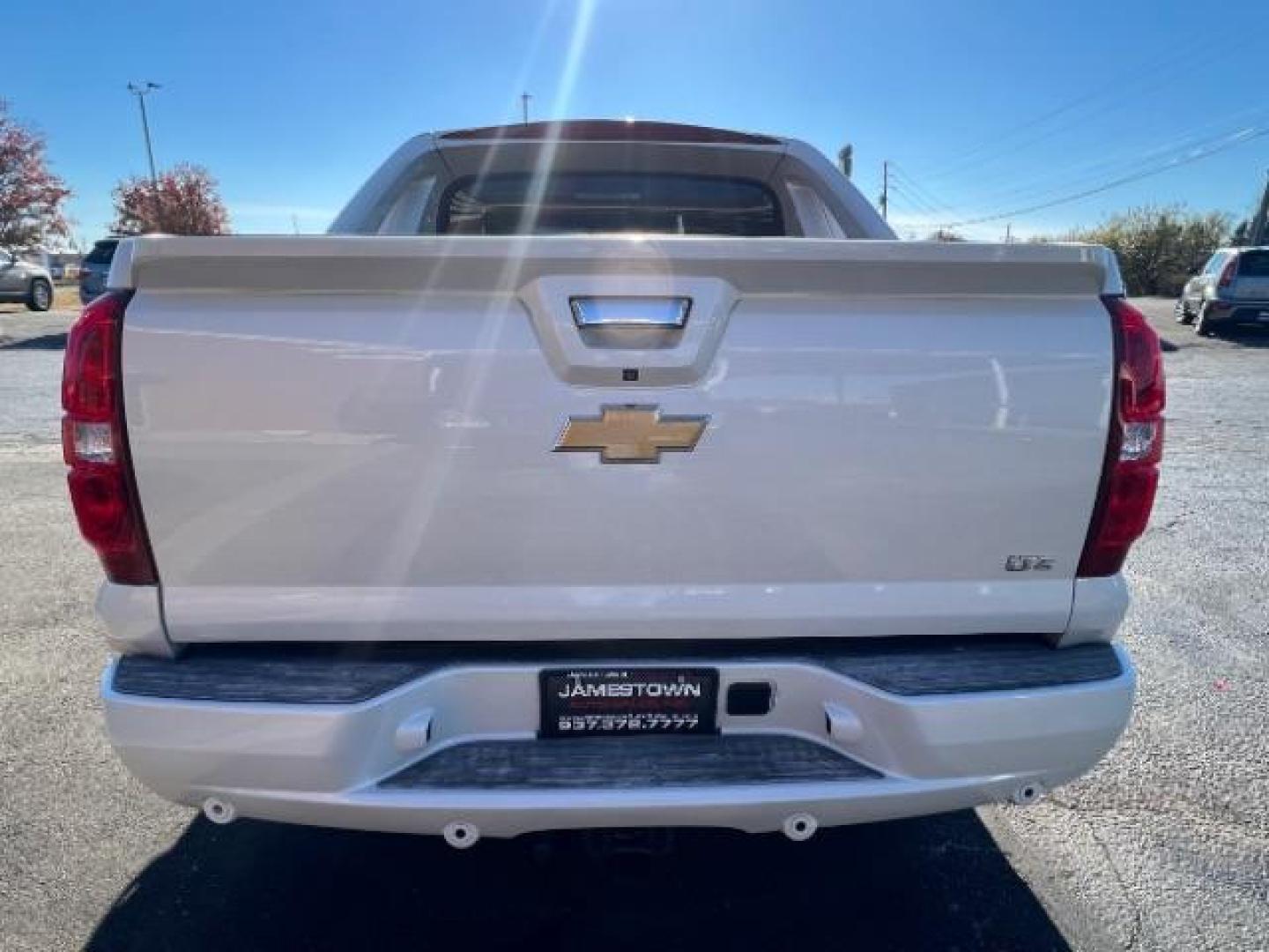 2012 Summit White Chevrolet Avalanche LTZ 4WD (3GNTKGE76CG) with an 5.3L V8 OHV 16V FFV engine, 4-Speed Automatic transmission, located at 1865 W 2nd St., Xenia, OH, 45385, (937) 372-7777, 39.681259, -83.961945 - Photo#4