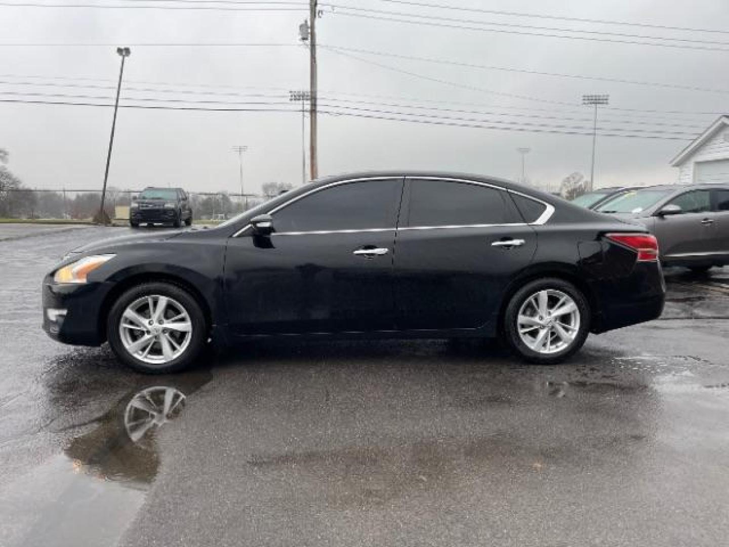 2015 Super Black Nissan Altima 2.5 SL (1N4AL3AP6FN) with an 2.5L L4 DOHC 16V engine, Continuously Variable Transmission transmission, located at 1865 W 2nd St., Xenia, OH, 45385, (937) 372-7777, 39.681259, -83.961945 - Photo#2