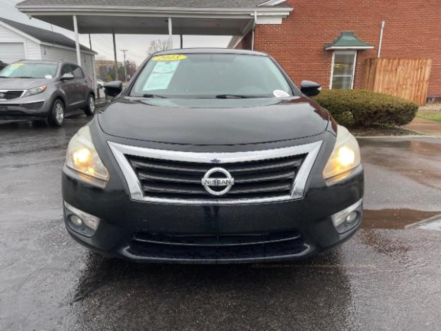 2015 Super Black Nissan Altima 2.5 SL (1N4AL3AP6FN) with an 2.5L L4 DOHC 16V engine, Continuously Variable Transmission transmission, located at 1865 W 2nd St., Xenia, OH, 45385, (937) 372-7777, 39.681259, -83.961945 - Photo#5