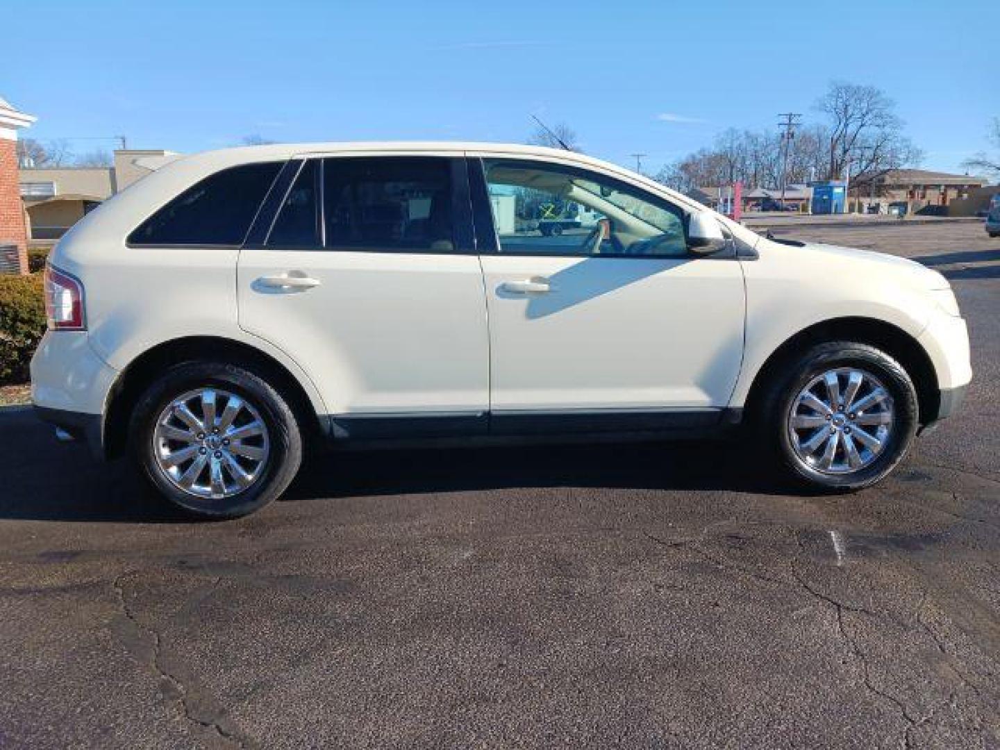 2007 White Ford Edge SEL Plus AWD (2FMDK49C27B) with an 3.5L V6 DOHC 24V engine, 6-Speed Automatic transmission, located at 1865 W 2nd St., Xenia, OH, 45385, (937) 372-7777, 39.681259, -83.961945 - Photo#4