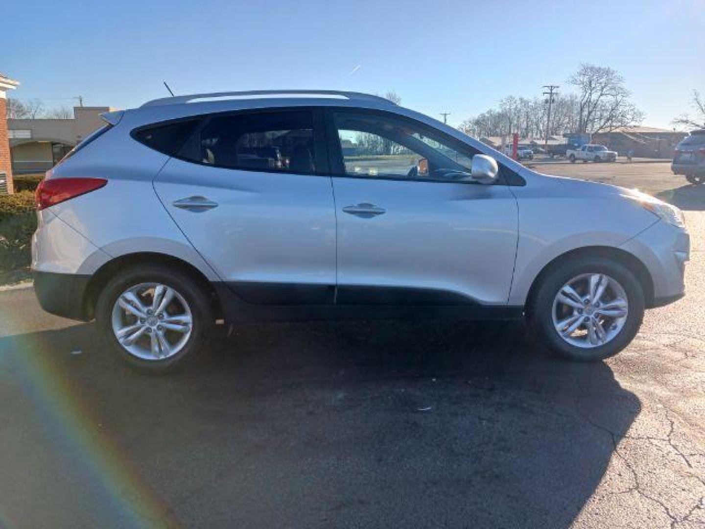 2011 Diamond Silver Metallic Hyundai Tucson GLS 2WD (KM8JU3ACXBU) with an 2.4L L4 DOHC 16V engine, 6-Speed Automatic transmission, located at 1865 W 2nd St., Xenia, OH, 45385, (937) 372-7777, 39.681259, -83.961945 - Photo#4