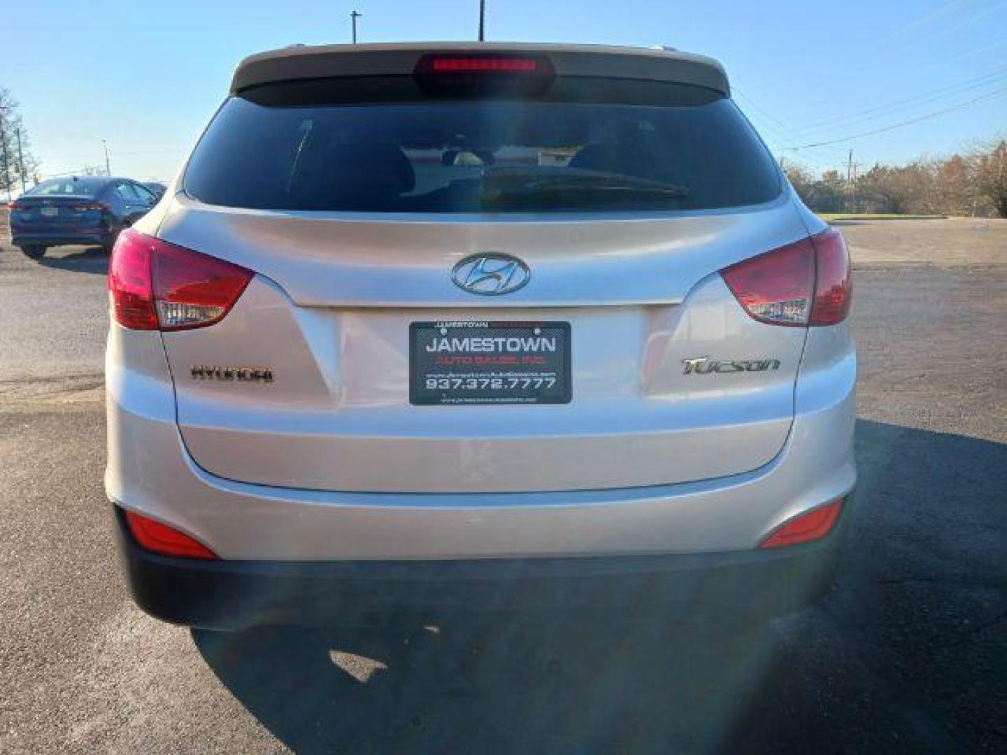 2011 Diamond Silver Metallic Hyundai Tucson GLS 2WD (KM8JU3ACXBU) with an 2.4L L4 DOHC 16V engine, 6-Speed Automatic transmission, located at 1865 W 2nd St., Xenia, OH, 45385, (937) 372-7777, 39.681259, -83.961945 - Photo#5