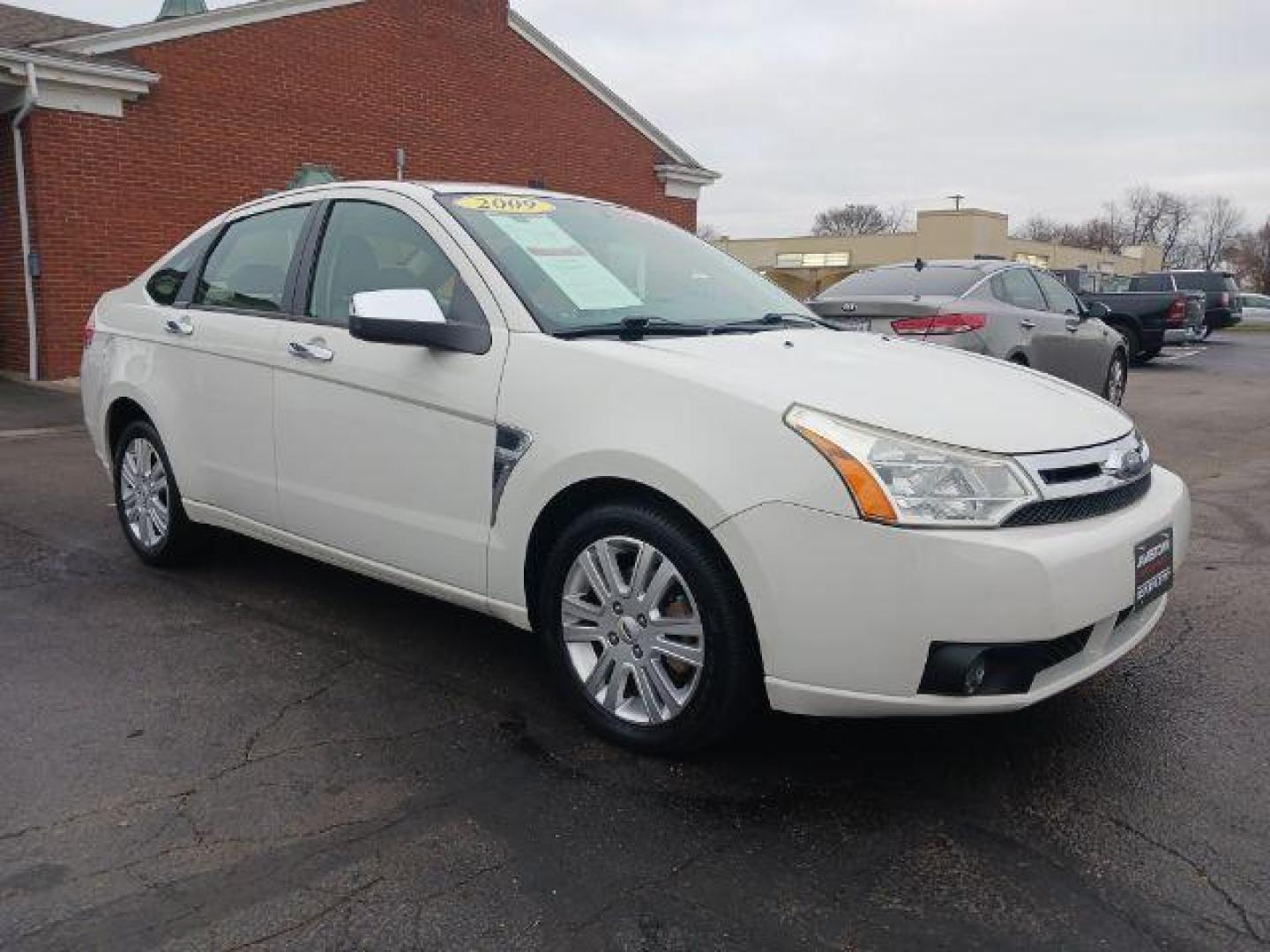 2009 White Suede Ford Focus SEL Sedan (1FAHP37N99W) with an 2.0L L4 DOHC 16V engine, located at 1865 W 2nd St., Xenia, OH, 45385, (937) 372-7777, 39.681259, -83.961945 - Photo#0