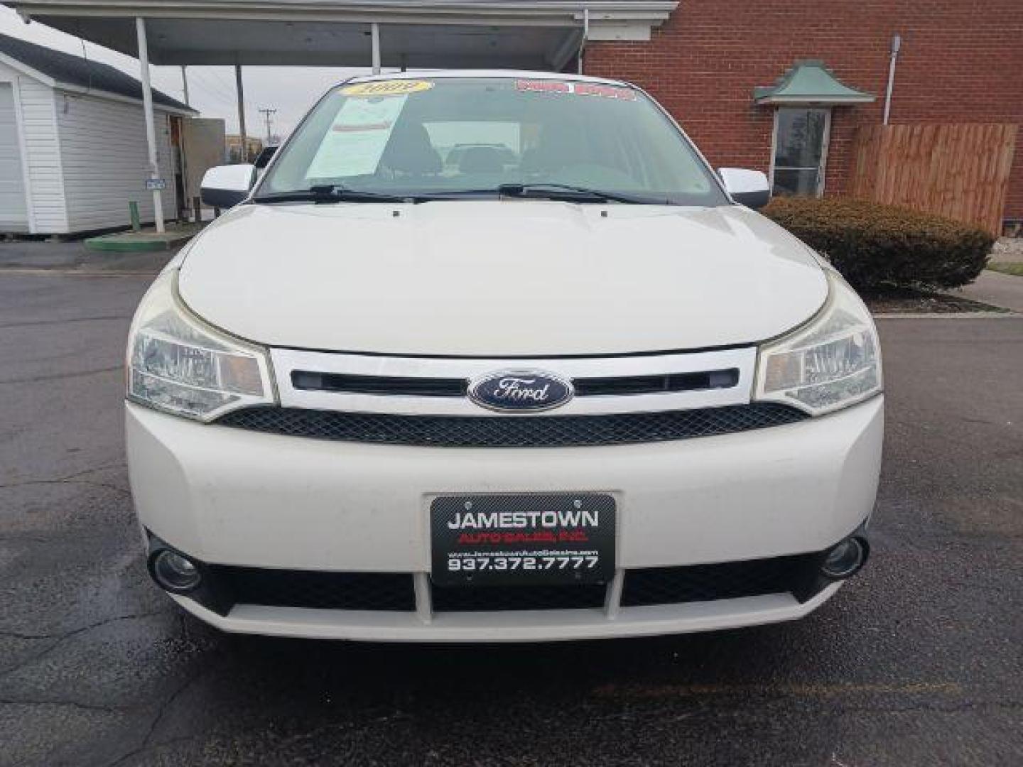 2009 White Suede Ford Focus SEL Sedan (1FAHP37N99W) with an 2.0L L4 DOHC 16V engine, located at 1865 W 2nd St., Xenia, OH, 45385, (937) 372-7777, 39.681259, -83.961945 - Photo#1