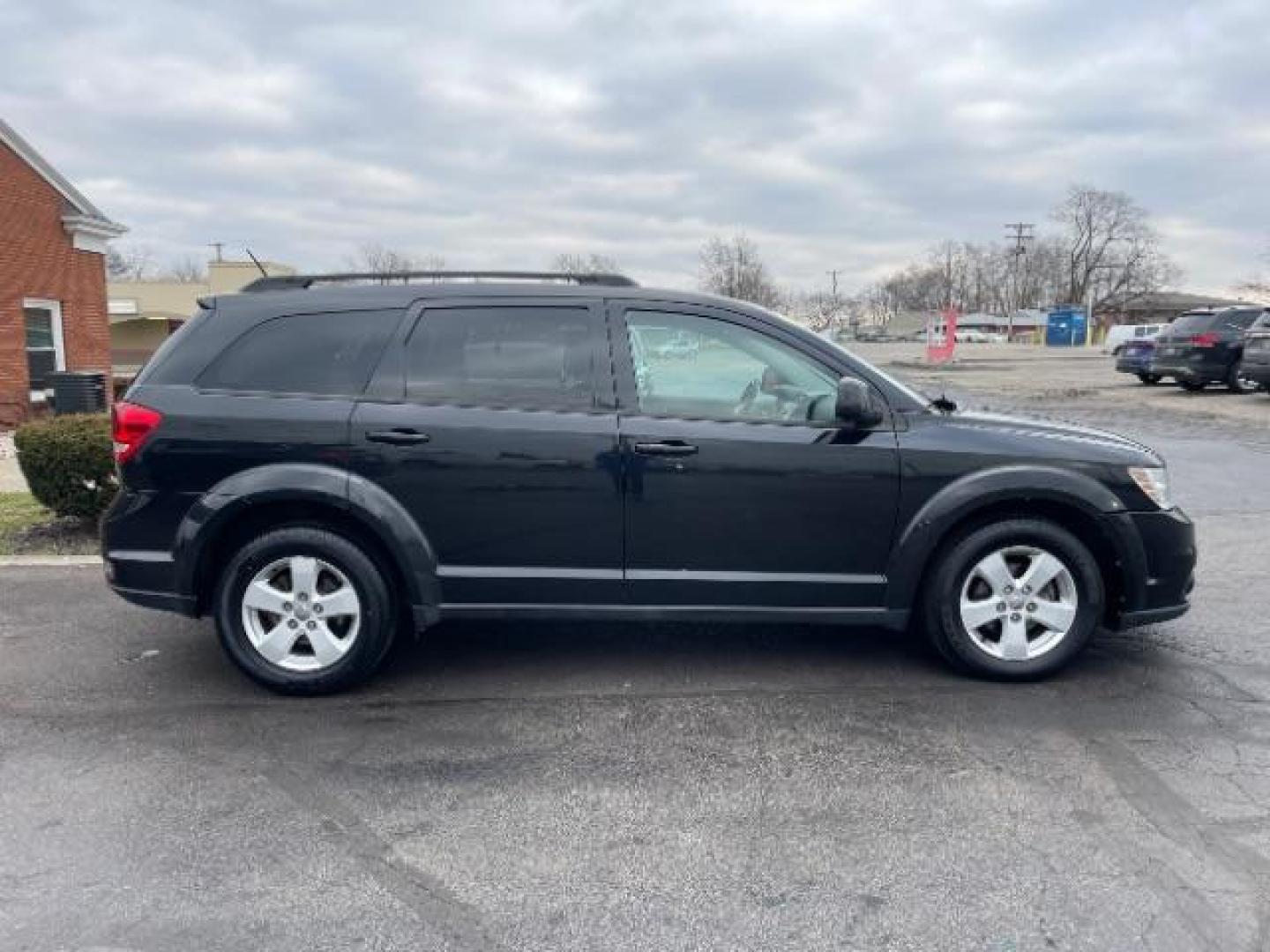 2012 Brilliant Black Crystal Pearl Dodge Journey SXT AWD (3C4PDDBG8CT) with an 3.6L V6 DOHC 24V engine, 6-Speed Automatic transmission, located at 1865 W 2nd St., Xenia, OH, 45385, (937) 372-7777, 39.681259, -83.961945 - Third Row - Photo#3