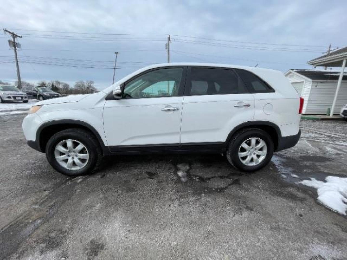 2011 Snow White Pearl Kia Sorento LX 2WD (5XYKT3A14BG) with an 2.4L L4 DOHC 16V engine, 6-Speed Automatic transmission, located at 1865 W 2nd St., Xenia, OH, 45385, (937) 372-7777, 39.681259, -83.961945 - Photo#2