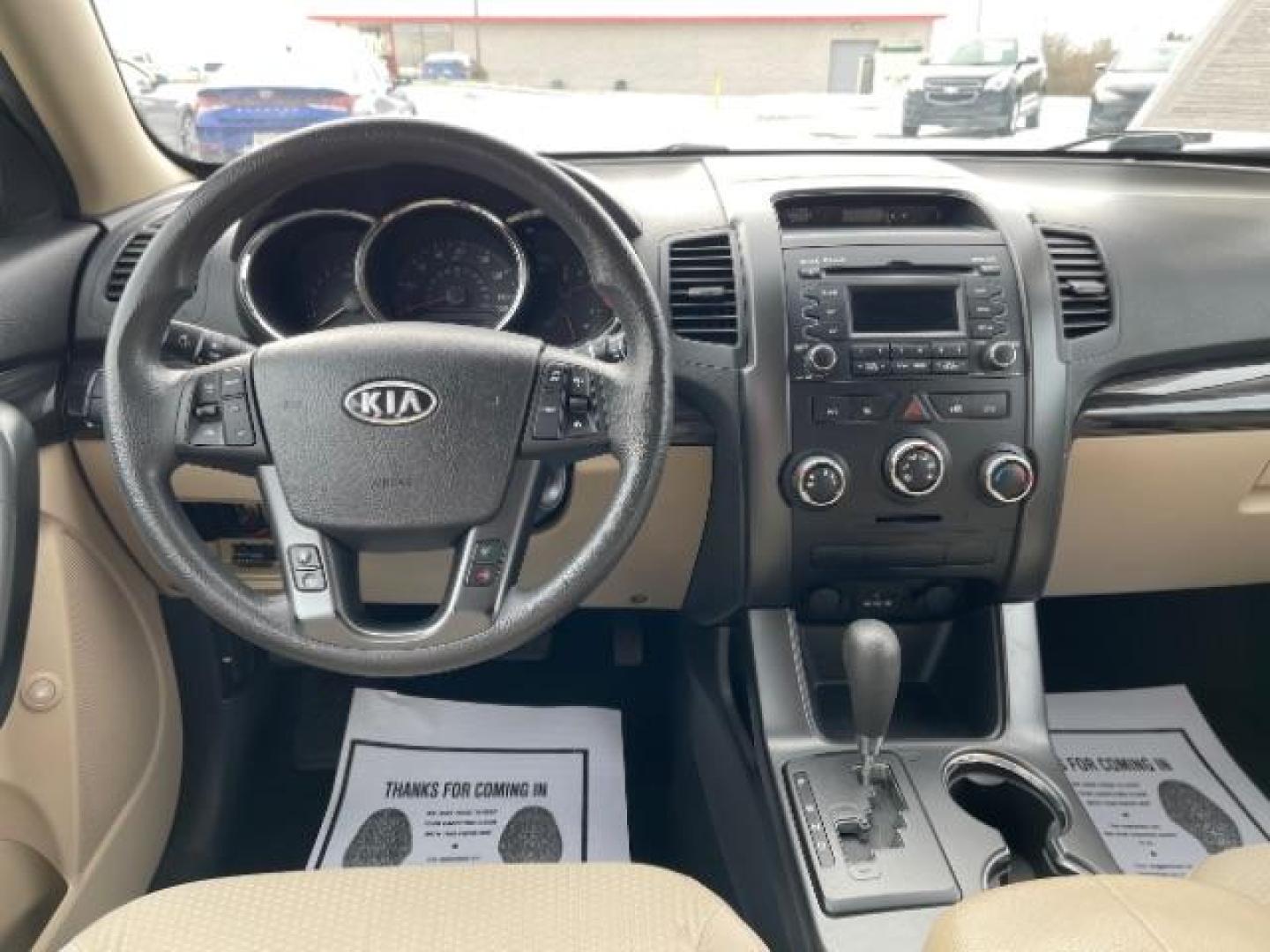 2011 Snow White Pearl Kia Sorento LX 2WD (5XYKT3A14BG) with an 2.4L L4 DOHC 16V engine, 6-Speed Automatic transmission, located at 1865 W 2nd St., Xenia, OH, 45385, (937) 372-7777, 39.681259, -83.961945 - Photo#7