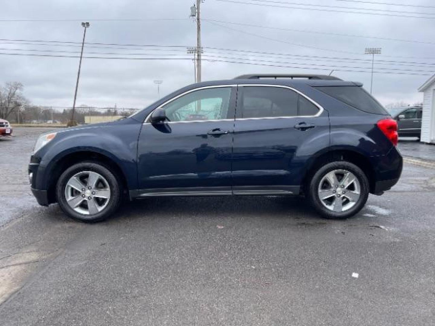 2015 Blue Velvet Metallic Chevrolet Equinox 2LT 2WD (2GNALCEK3F6) with an 2.4L L4 DOHC 16V FFV engine, 6-Speed Automatic transmission, located at 1865 W 2nd St., Xenia, OH, 45385, (937) 372-7777, 39.681259, -83.961945 - Photo#2