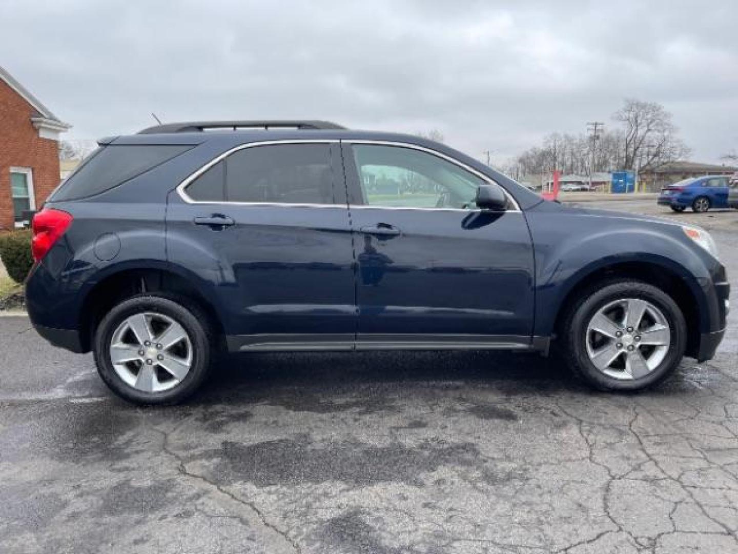 2015 Blue Velvet Metallic Chevrolet Equinox 2LT 2WD (2GNALCEK3F6) with an 2.4L L4 DOHC 16V FFV engine, 6-Speed Automatic transmission, located at 1865 W 2nd St., Xenia, OH, 45385, (937) 372-7777, 39.681259, -83.961945 - Photo#3