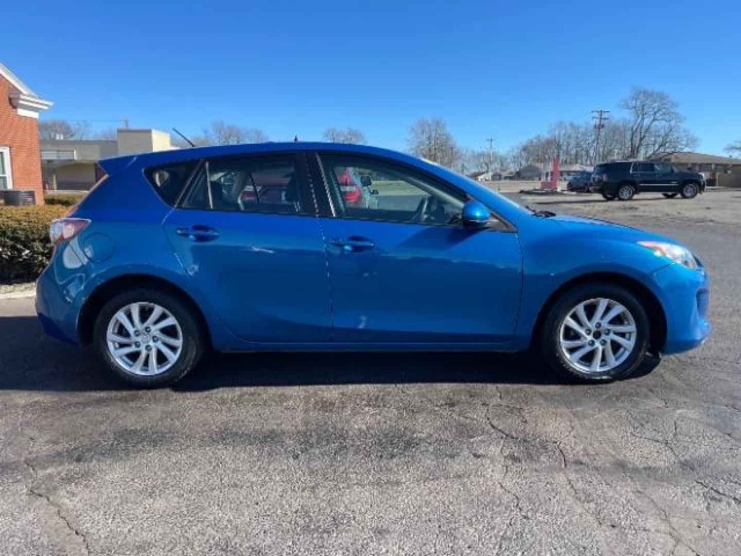 2012 Sky Blue Mica Mazda MAZDA3 I Touring 5-Door (JM1BL1L87C1) with an 2.0L L4 DOHC 16V engine, located at 1865 W 2nd St., Xenia, OH, 45385, (937) 372-7777, 39.681259, -83.961945 - Photo#2