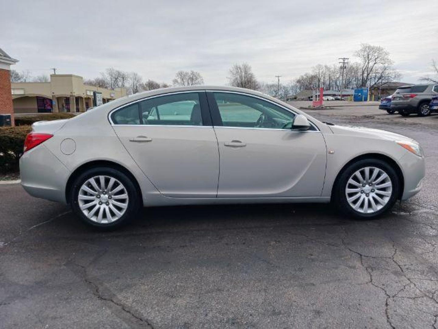 2011 Espresso Bronze Metallic Buick Regal CXL - 1XL (W04GN5EC5B1) with an 2.4L L4 DOHC 16V engine, 6-Speed Automatic transmission, located at 1865 W 2nd St., Xenia, OH, 45385, (937) 372-7777, 39.681259, -83.961945 - Photo#4