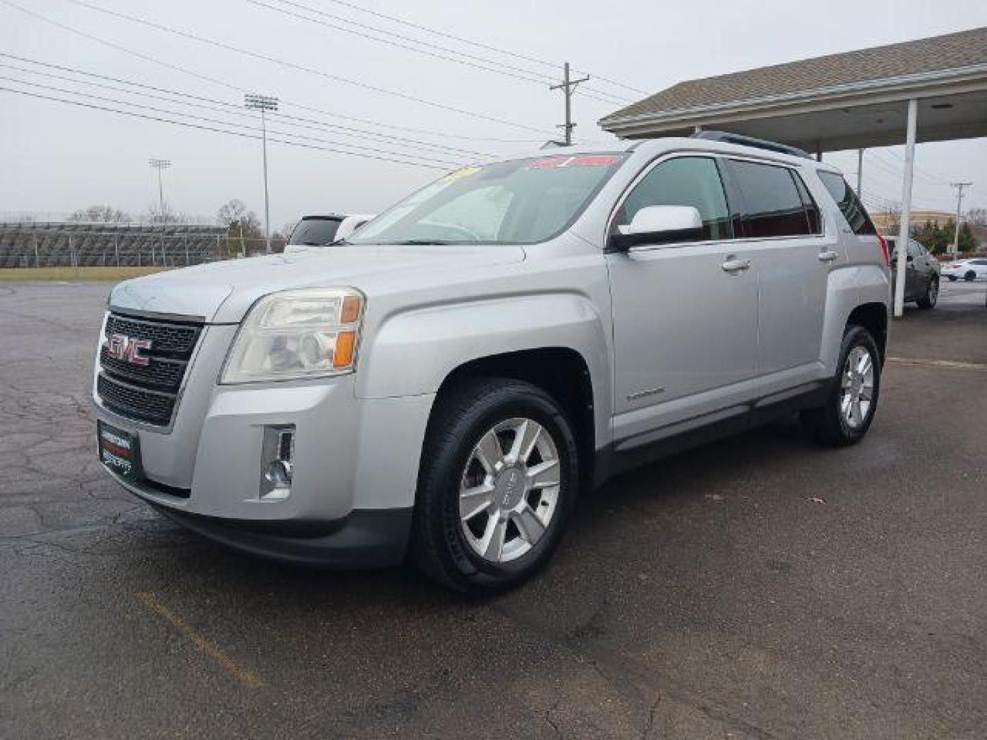 2012 Quicksilver Metallic GMC Terrain SLE2 AWD (2GKFLTEK4C6) with an 2.4L L4 DOHC 16V FFV engine, 6-Speed Automatic transmission, located at 1865 W 2nd St., Xenia, OH, 45385, (937) 372-7777, 39.681259, -83.961945 - Photo#2