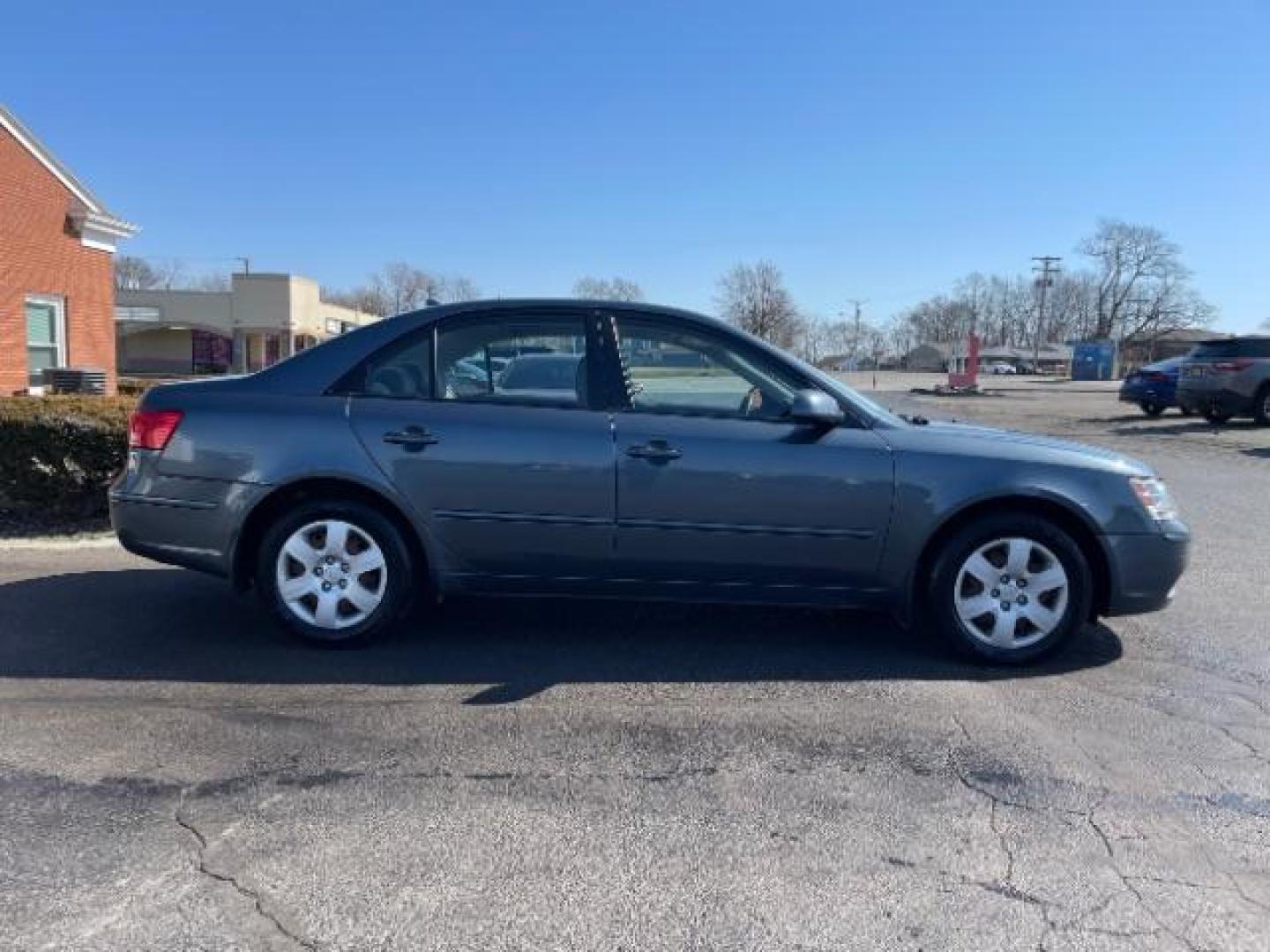 2010 Slate Blue Hyundai Sonata GLS (5NPET4AC3AH) with an 2.4L L4 DOHC 16V engine, located at 1865 W 2nd St., Xenia, OH, 45385, (937) 372-7777, 39.681259, -83.961945 - Photo#3