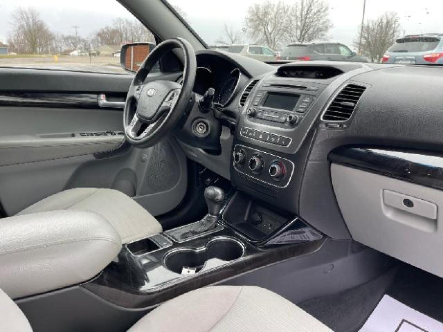 2015 Satin Metal Kia Sorento LX 2WD (5XYKT3A68FG) with an 2.4L L4 DOHC 16V engine, 6-Speed Automatic transmission, located at 1865 W 2nd St., Xenia, OH, 45385, (937) 372-7777, 39.681259, -83.961945 - Photo#7