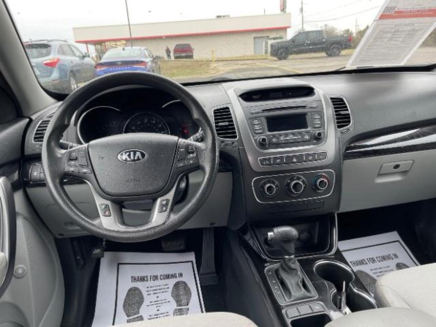 2015 Satin Metal Kia Sorento LX 2WD (5XYKT3A68FG) with an 2.4L L4 DOHC 16V engine, 6-Speed Automatic transmission, located at 1865 W 2nd St., Xenia, OH, 45385, (937) 372-7777, 39.681259, -83.961945 - Photo#8