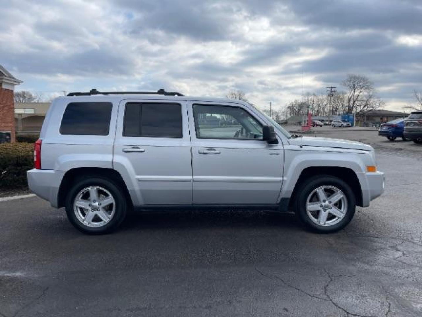 2010 Bright Silver Metallic Jeep Patriot Sport 2WD (1J4NT1GA9AD) with an 2.0L L4 DOHC 16V engine, located at 1865 W 2nd St., Xenia, OH, 45385, (937) 372-7777, 39.681259, -83.961945 - Photo#3