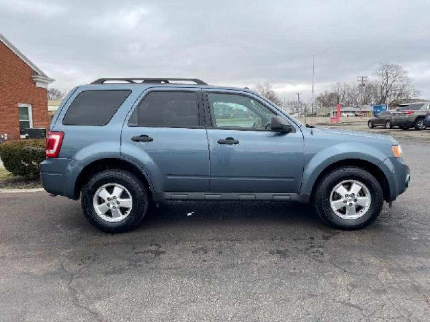 2012 Blue Flame Metallic Ford Escape XLT FWD (1FMCU0DG1CK) with an 3.0L V6 DOHC 24V engine, 6-Speed Automatic transmission, located at 1865 W 2nd St., Xenia, OH, 45385, (937) 372-7777, 39.681259, -83.961945 - Photo#3