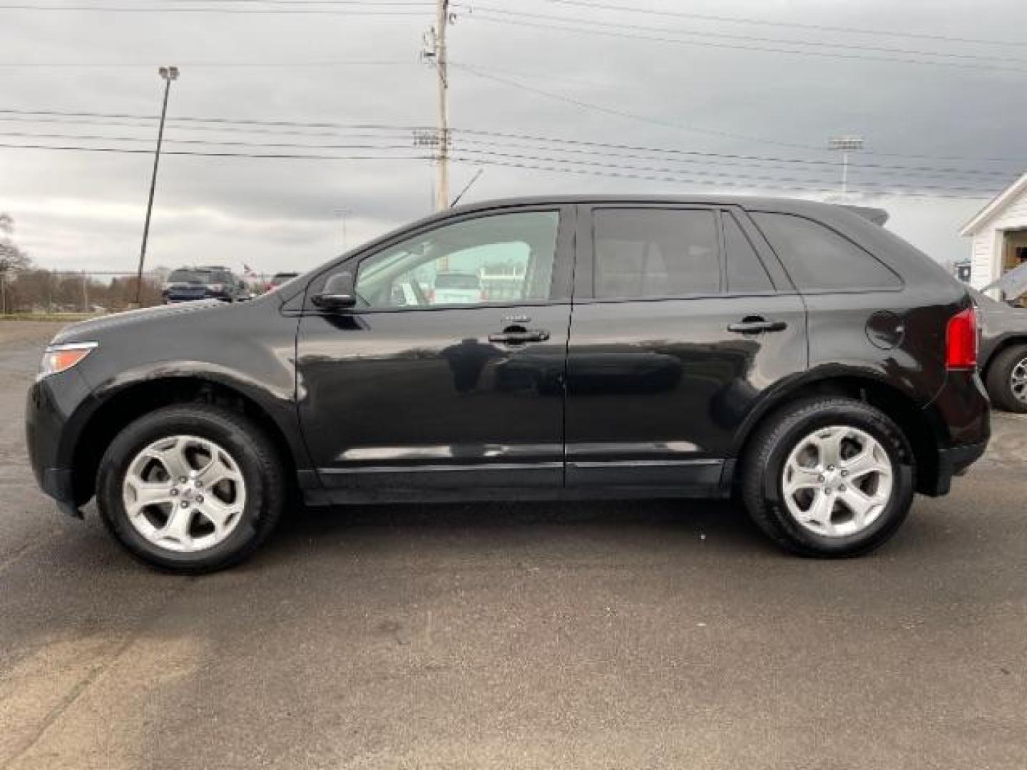 2014 Tuxedo Black Metallic Ford Edge SEL AWD (2FMDK4JC1EB) with an 3.5L V6 DOHC 24V engine, 6-Speed Automatic transmission, located at 1865 W 2nd St., Xenia, OH, 45385, (937) 372-7777, 39.681259, -83.961945 - Photo#2