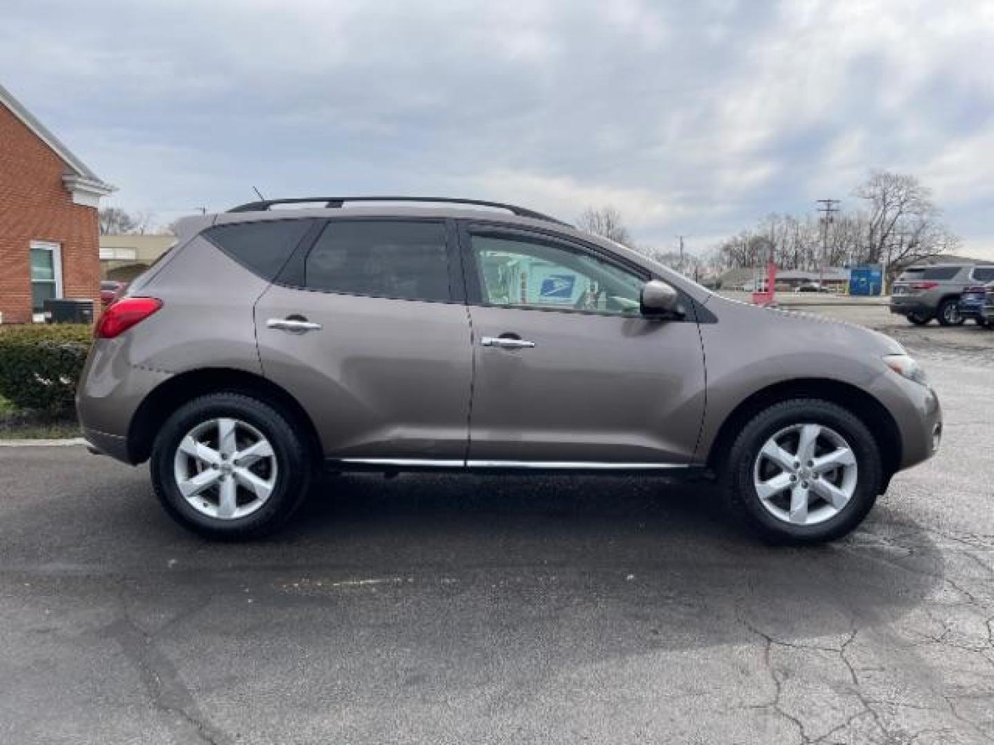 2010 Tinted Bronze Metallic Nissan Murano SL (JN8AZ1MU0AW) with an 3.5L V6 DOHC 24V engine, Continuously Variable Transmission transmission, located at 1865 W 2nd St., Xenia, OH, 45385, (937) 372-7777, 39.681259, -83.961945 - Photo#3