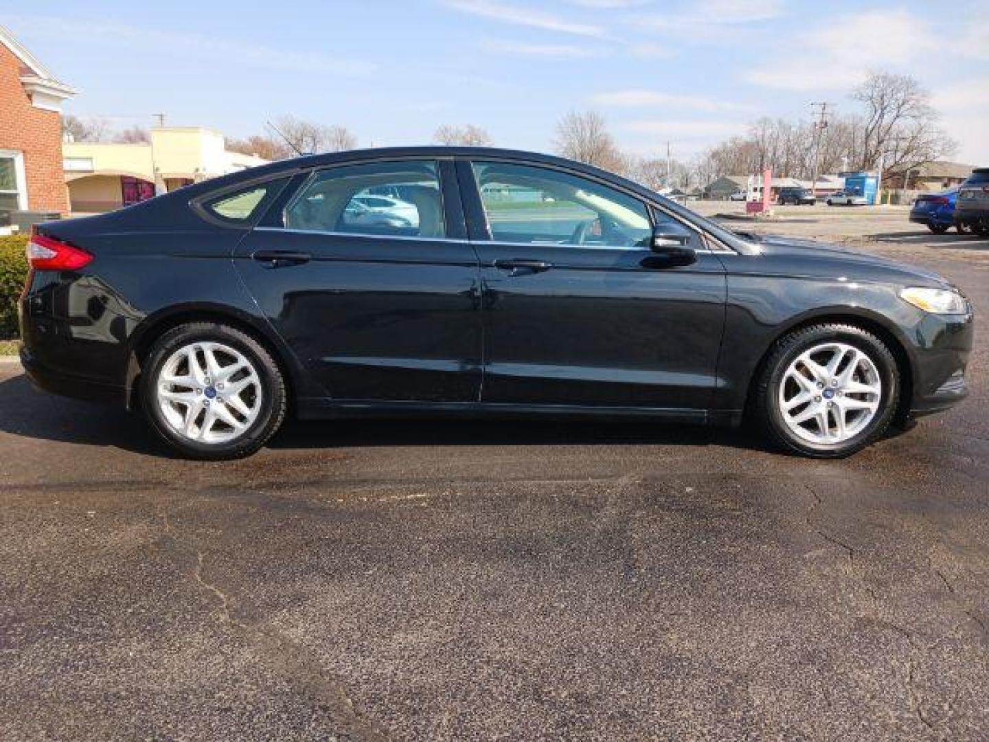 2013 Tuxedo Black Metallic Ford Fusion SE (3FA6P0H70DR) with an 2.5L L4 DOHC 16V engine, located at 1865 W 2nd St., Xenia, OH, 45385, (937) 372-7777, 39.681259, -83.961945 - Photo#4