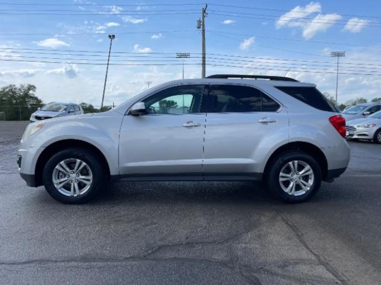 2011 Silver Ice Metallic Chevrolet Equinox 1LT 2WD (2GNALDEC3B1) with an 2.4L L4 DOHC 16V engine, 6-Speed Automatic transmission, located at 1865 W 2nd St., Xenia, OH, 45385, (937) 372-7777, 39.681259, -83.961945 - Photo#2