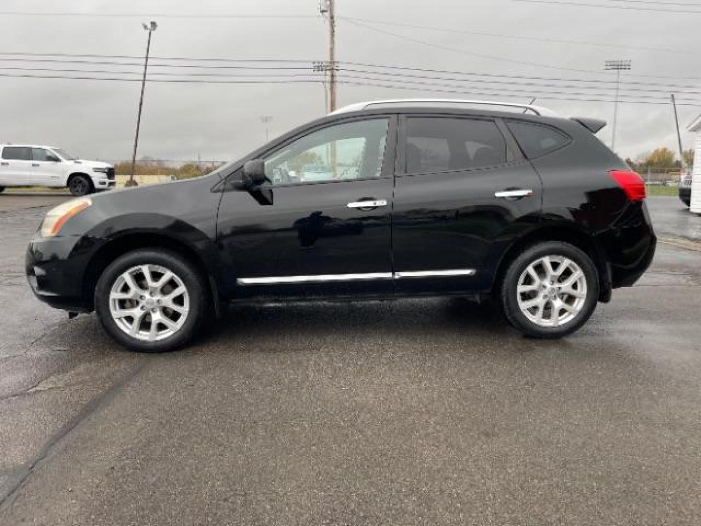 2013 Super Black Nissan Rogue SL (JN8AS5MV3DW) , Automatic transmission, located at 1865 W 2nd St., Xenia, OH, 45385, (937) 372-7777, 39.681259, -83.961945 - Photo#4