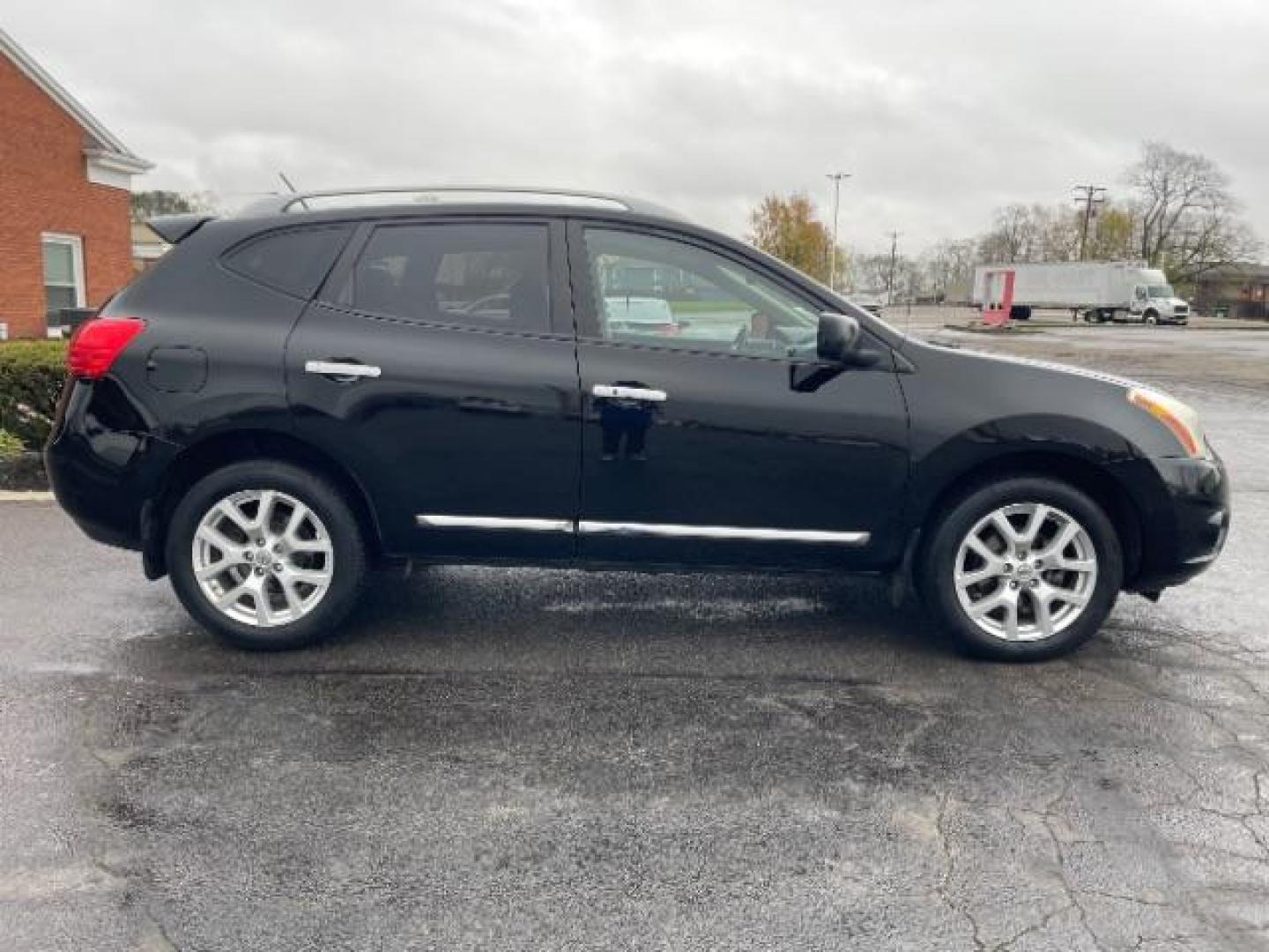 2013 Super Black Nissan Rogue SL (JN8AS5MV3DW) , Automatic transmission, located at 1865 W 2nd St., Xenia, OH, 45385, (937) 372-7777, 39.681259, -83.961945 - Photo#5