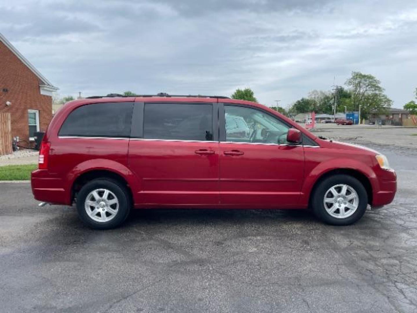 2008 Inferno Red Crystal Pearl Chrysler Town and Country Touring (2A8HR54P38R) with an 3.8L V6 OHV 12V engine, 6-Speed Automatic transmission, located at 1865 W 2nd St., Xenia, OH, 45385, (937) 372-7777, 39.681259, -83.961945 - Photo#3