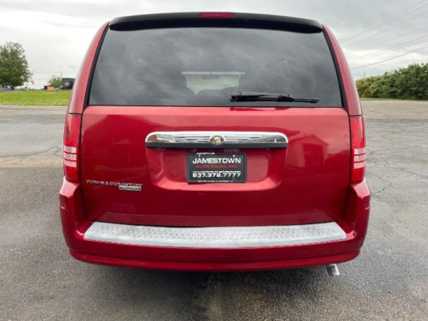 2008 Inferno Red Crystal Pearl Chrysler Town and Country Touring (2A8HR54P38R) with an 3.8L V6 OHV 12V engine, 6-Speed Automatic transmission, located at 1865 W 2nd St., Xenia, OH, 45385, (937) 372-7777, 39.681259, -83.961945 - Photo#5