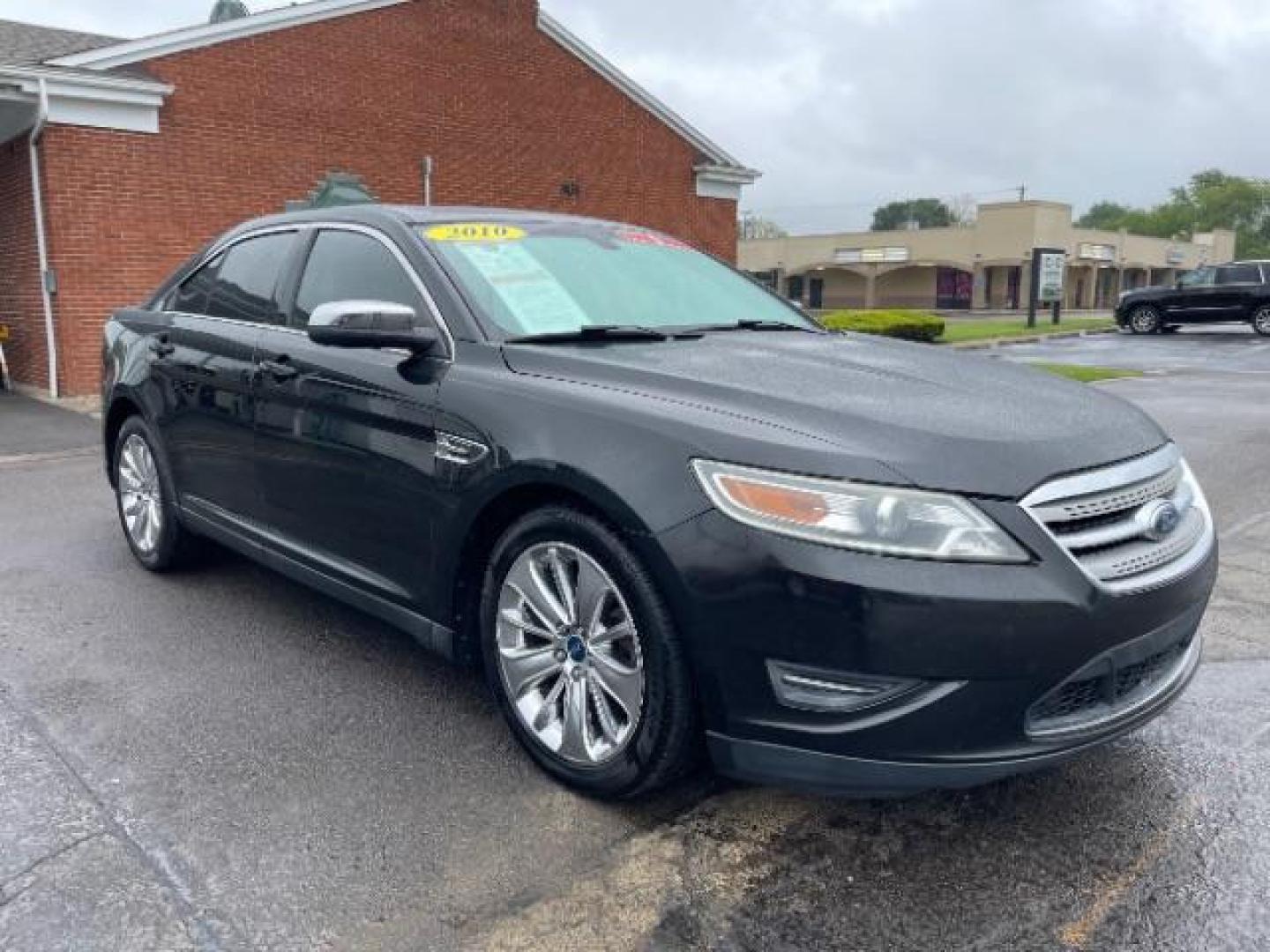 2010 Tuxedo Black Metallic Ford Taurus Limited AWD (1FAHP2JW6AG) with an 3.5L V6 DOHC 24V engine, 6-Speed Automatic transmission, located at 1865 W 2nd St., Xenia, OH, 45385, (937) 372-7777, 39.681259, -83.961945 - Photo#0