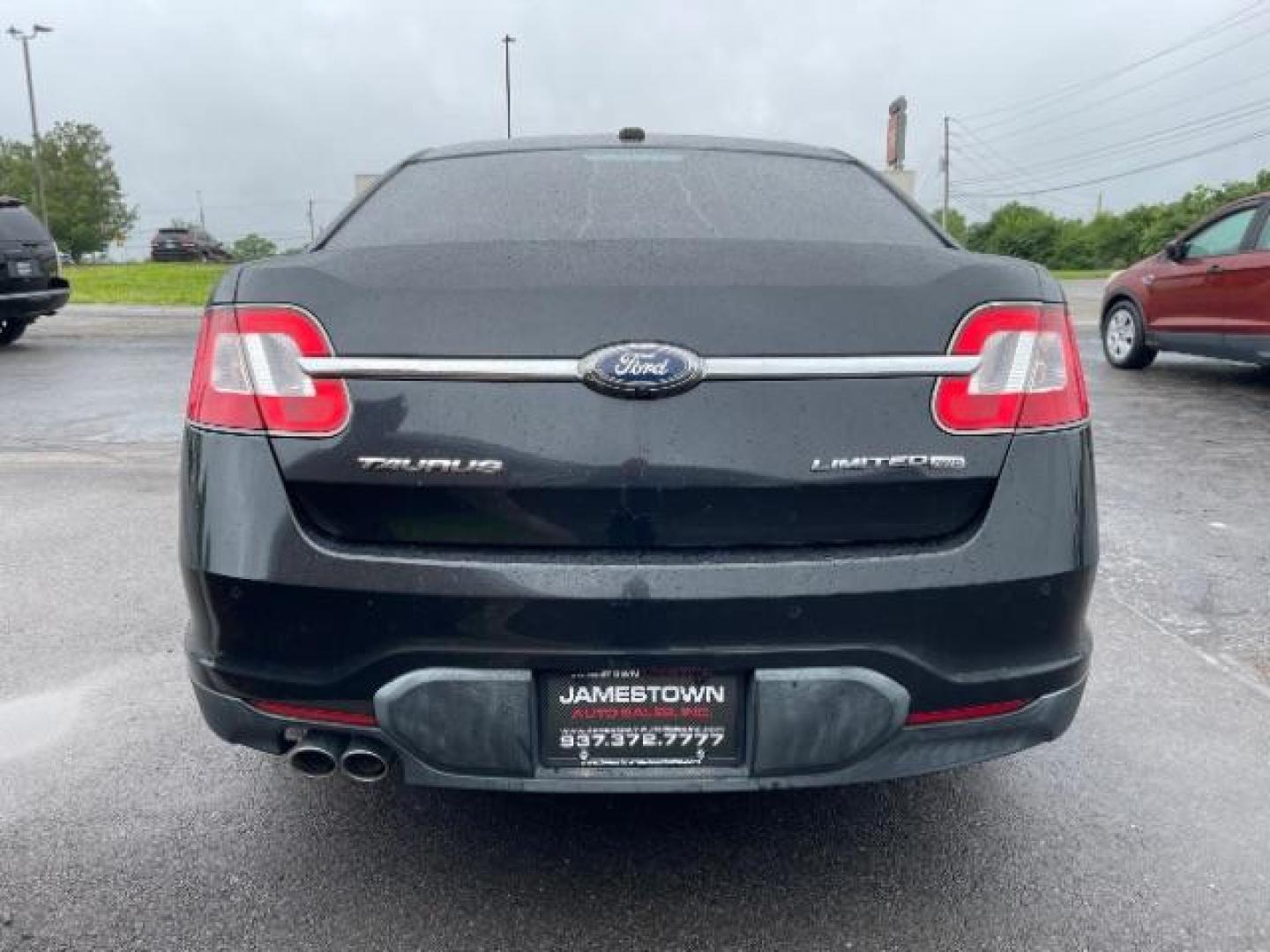 2010 Tuxedo Black Metallic Ford Taurus Limited AWD (1FAHP2JW6AG) with an 3.5L V6 DOHC 24V engine, 6-Speed Automatic transmission, located at 1865 W 2nd St., Xenia, OH, 45385, (937) 372-7777, 39.681259, -83.961945 - Photo#5