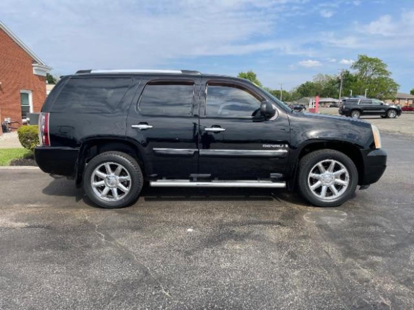 2007 Onyx Black GMC Yukon Denali AWD (1GKFK63807J) with an 6.2L V8 OHV 16V engine, 4-Speed Automatic transmission, located at 1865 W 2nd St., Xenia, OH, 45385, (937) 372-7777, 39.681259, -83.961945 - Photo#3