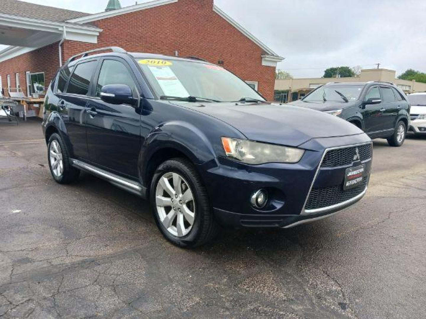 2010 Labrador Black Mitsubishi Outlander SE 4WD (JA4JT4AX1AZ) with an 3.0L V6 SOHC 24V engine, Continuously Variable Transmission transmission, located at 1865 W 2nd St., Xenia, OH, 45385, (937) 372-7777, 39.681259, -83.961945 - Third Row - Photo#0