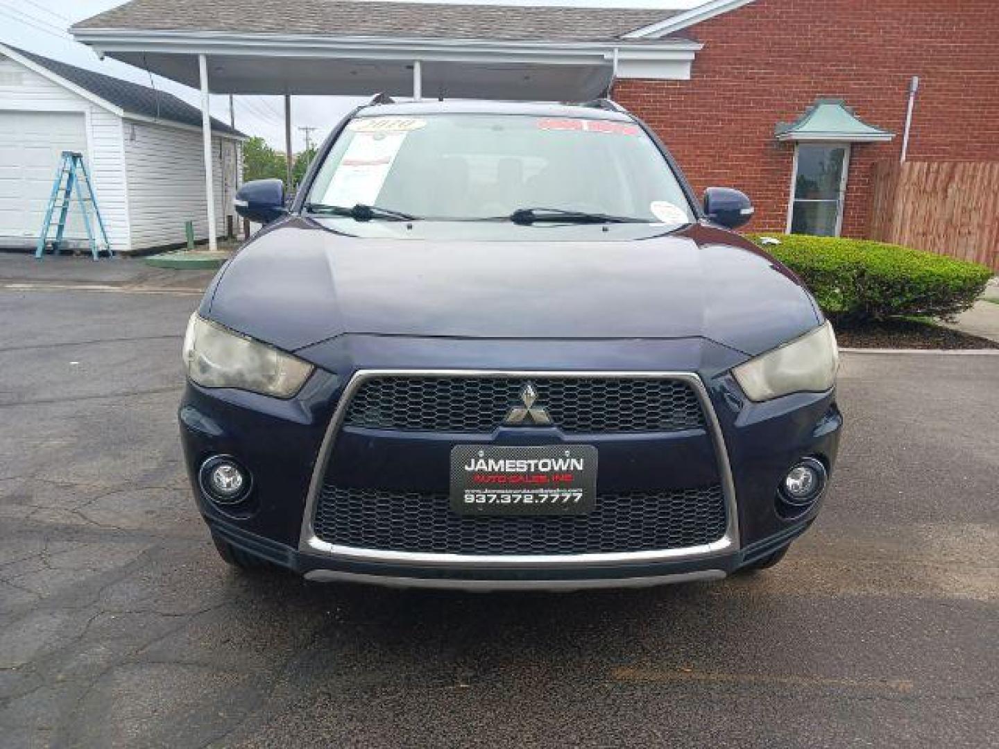 2010 Labrador Black Mitsubishi Outlander SE 4WD (JA4JT4AX1AZ) with an 3.0L V6 SOHC 24V engine, Continuously Variable Transmission transmission, located at 1865 W 2nd St., Xenia, OH, 45385, (937) 372-7777, 39.681259, -83.961945 - Third Row - Photo#4