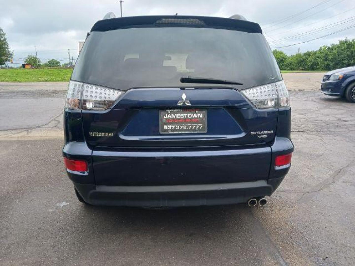 2010 Labrador Black Mitsubishi Outlander SE 4WD (JA4JT4AX1AZ) with an 3.0L V6 SOHC 24V engine, Continuously Variable Transmission transmission, located at 1865 W 2nd St., Xenia, OH, 45385, (937) 372-7777, 39.681259, -83.961945 - Third Row - Photo#5