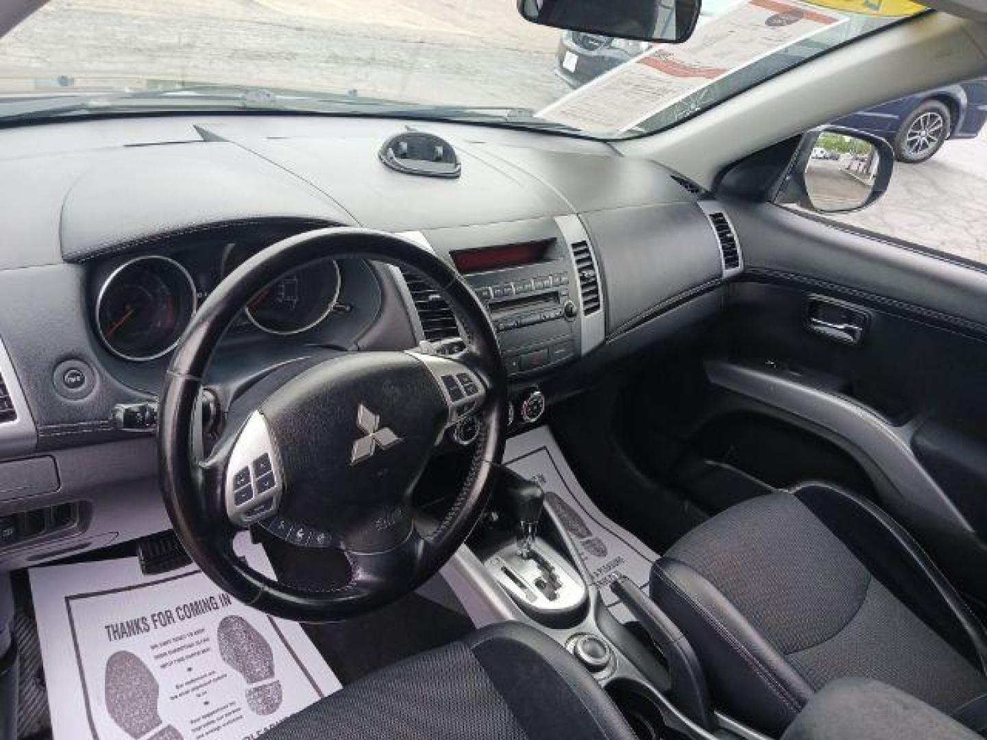 2010 Labrador Black Mitsubishi Outlander SE 4WD (JA4JT4AX1AZ) with an 3.0L V6 SOHC 24V engine, Continuously Variable Transmission transmission, located at 1865 W 2nd St., Xenia, OH, 45385, (937) 372-7777, 39.681259, -83.961945 - Third Row - Photo#6