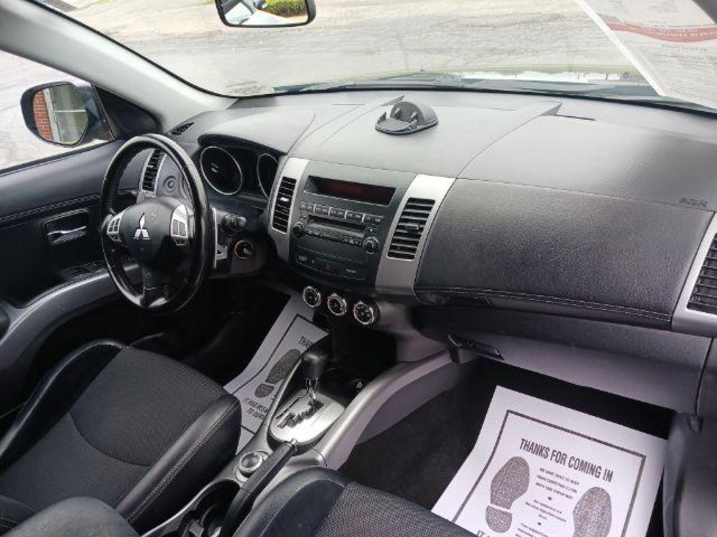 2010 Labrador Black Mitsubishi Outlander SE 4WD (JA4JT4AX1AZ) with an 3.0L V6 SOHC 24V engine, Continuously Variable Transmission transmission, located at 1865 W 2nd St., Xenia, OH, 45385, (937) 372-7777, 39.681259, -83.961945 - Third Row - Photo#8