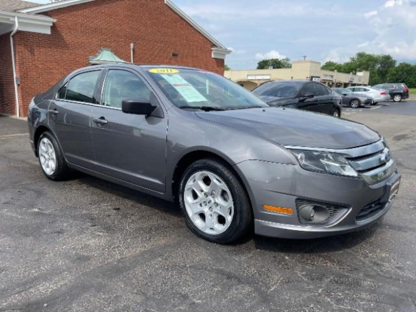 2011 Gray Ford Fusion V6 SE (3FAHP0HG5BR) with an 3.0L V6 DOHC 24V engine, located at 1865 W 2nd St., Xenia, OH, 45385, (937) 372-7777, 39.681259, -83.961945 - Photo#0