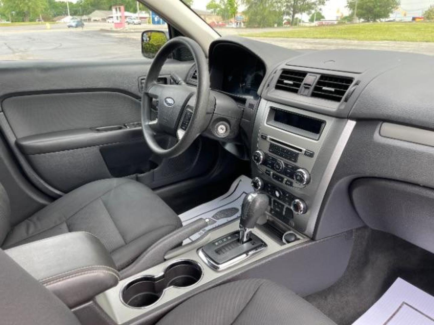 2011 Gray Ford Fusion V6 SE (3FAHP0HG5BR) with an 3.0L V6 DOHC 24V engine, located at 1865 W 2nd St., Xenia, OH, 45385, (937) 372-7777, 39.681259, -83.961945 - Photo#7