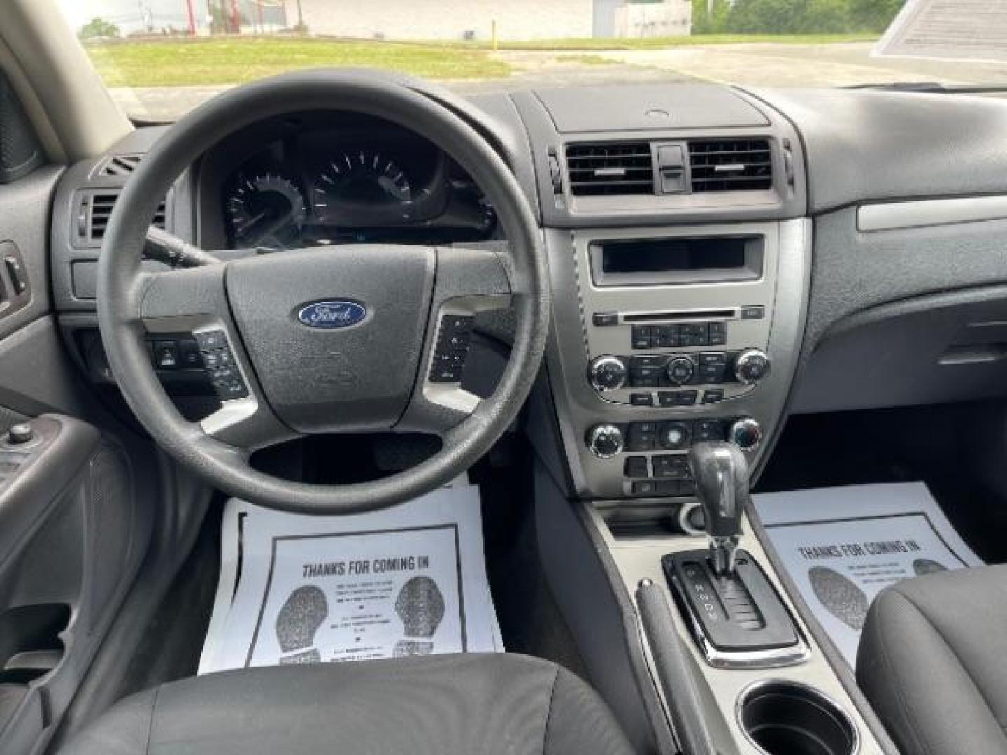 2011 Gray Ford Fusion V6 SE (3FAHP0HG5BR) with an 3.0L V6 DOHC 24V engine, located at 1865 W 2nd St., Xenia, OH, 45385, (937) 372-7777, 39.681259, -83.961945 - Photo#8