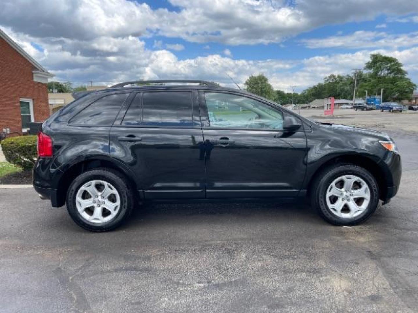 2013 Tuxedo Black Metallic Ford Edge SE AWD (2FMDK4GC6DB) with an 3.5L V6 DOHC 24V engine, 6-Speed Automatic transmission, located at 1865 W 2nd St., Xenia, OH, 45385, (937) 372-7777, 39.681259, -83.961945 - Photo#17