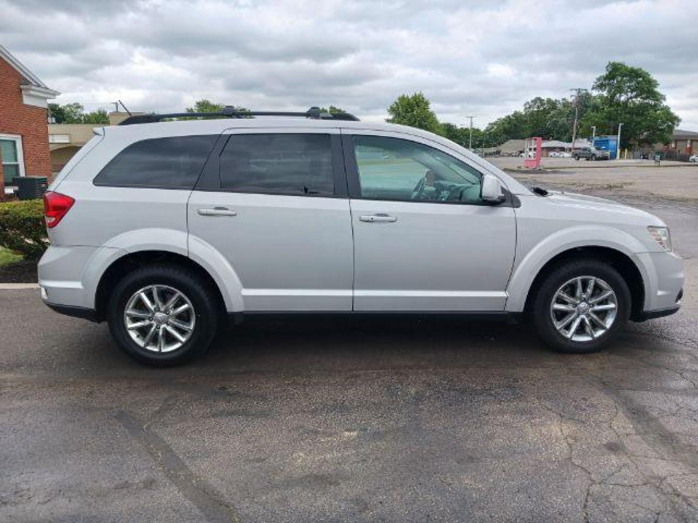 2014 Bright Silver Metallic CC Dodge Journey SXT (3C4PDCBG1ET) with an 3.6L V6 DOHC 24V engine, 6-Speed Automatic transmission, located at 1865 W 2nd St., Xenia, OH, 45385, (937) 372-7777, 39.681259, -83.961945 - Third Row - Photo#3