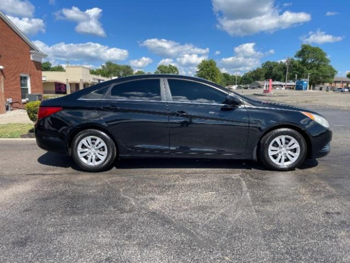 2012 Midnight Black Hyundai Sonata GLS Auto (5NPEB4AC9CH) with an 2.4L L4 DOHC 16V engine, 6-Speed Automatic transmission, located at 1865 W 2nd St., Xenia, OH, 45385, (937) 372-7777, 39.681259, -83.961945 - Photo#3