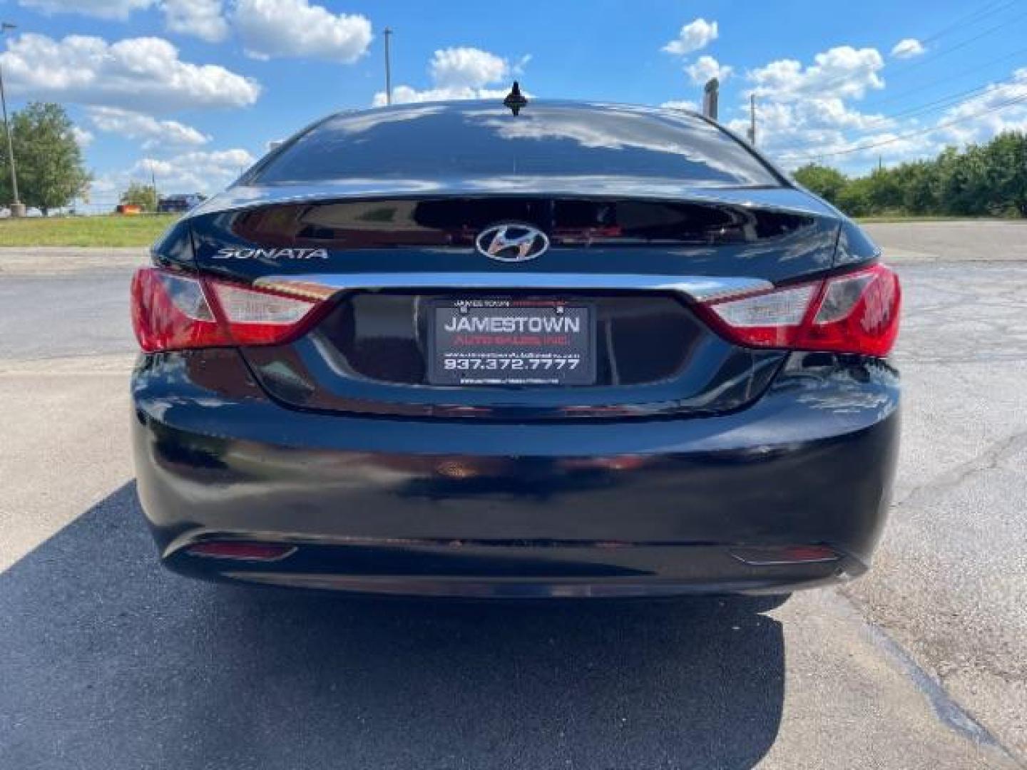 2012 Midnight Black Hyundai Sonata GLS Auto (5NPEB4AC9CH) with an 2.4L L4 DOHC 16V engine, 6-Speed Automatic transmission, located at 1865 W 2nd St., Xenia, OH, 45385, (937) 372-7777, 39.681259, -83.961945 - Photo#5