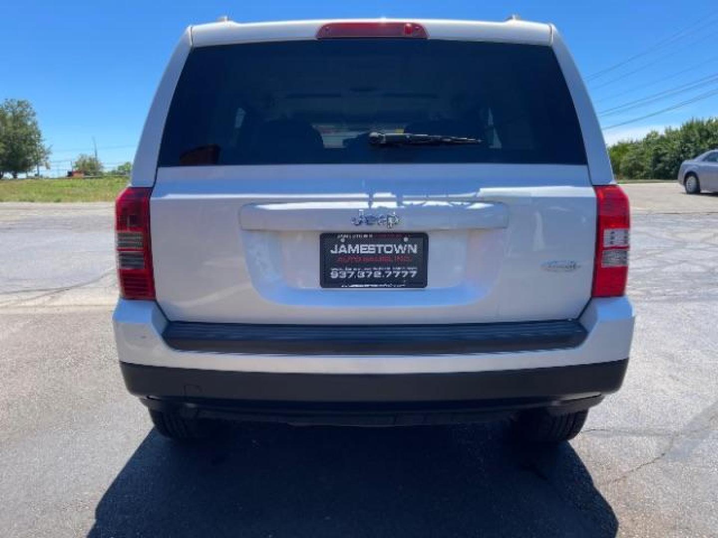 2013 Bright Silver Metallic Jeep Patriot Latitude 2WD (1C4NJPFBXDD) with an 2.4L L4 DOHC 16V engine, located at 1865 W 2nd St., Xenia, OH, 45385, (937) 372-7777, 39.681259, -83.961945 - Photo#5