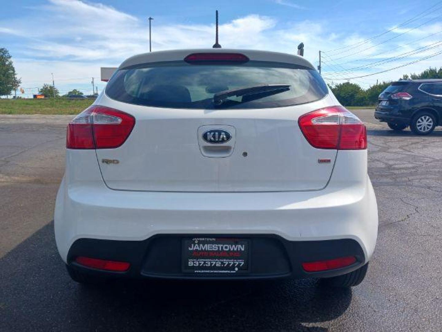 2013 Clear White Kia Rio5 LX (KNADM5A34D6) with an 1.6L L4 DOHC 16V engine, located at 1865 W 2nd St., Xenia, OH, 45385, (937) 372-7777, 39.681259, -83.961945 - Photo#5