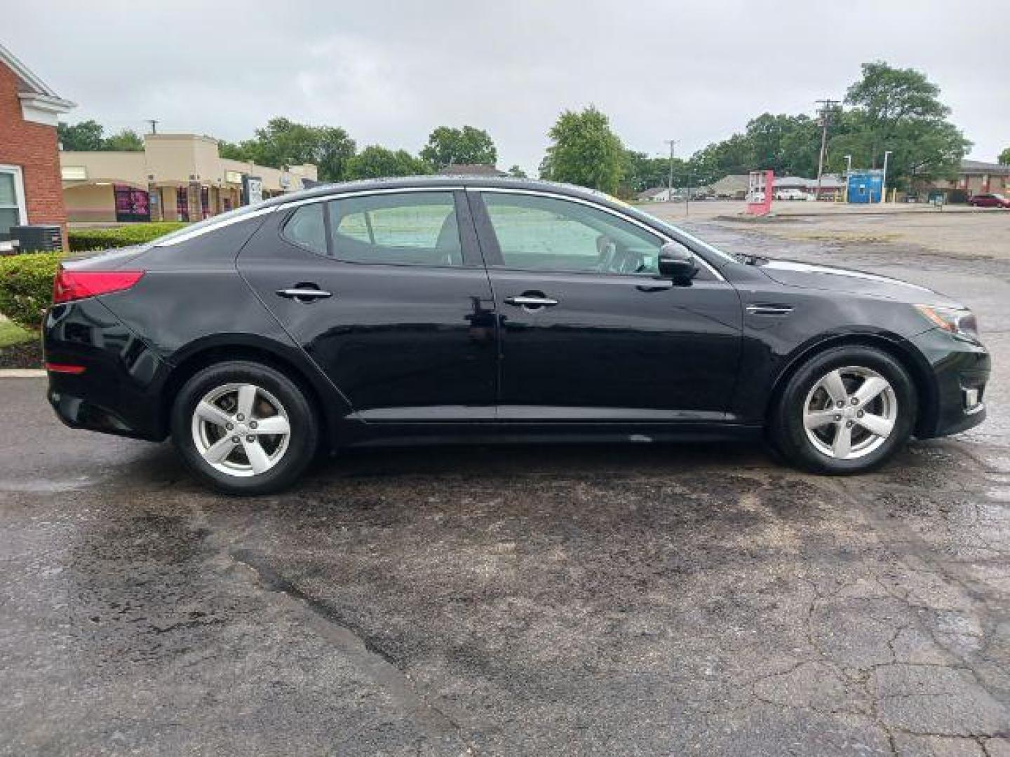 2015 Ebony Black Kia Optima LX (5XXGM4A77FG) with an 2.4L L4 DOHC 16V engine, 6-Speed Automatic transmission, located at 1865 W 2nd St., Xenia, OH, 45385, (937) 372-7777, 39.681259, -83.961945 - Photo#3