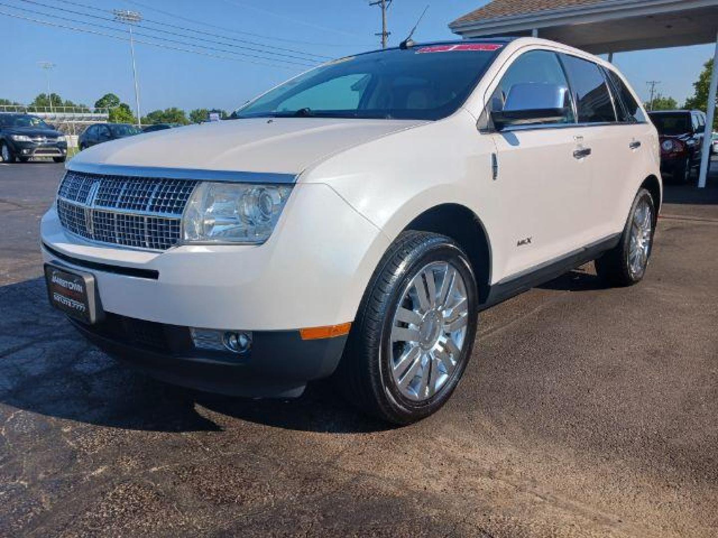 2010 White Platinum Metallic Tri Coat Lincoln MKX FWD (2LMDJ6JC1AB) with an 3.5L V6 DOHC 24V engine, 6-Speed Automatic transmission, located at 1865 W 2nd St., Xenia, OH, 45385, (937) 372-7777, 39.681259, -83.961945 - Photo#1