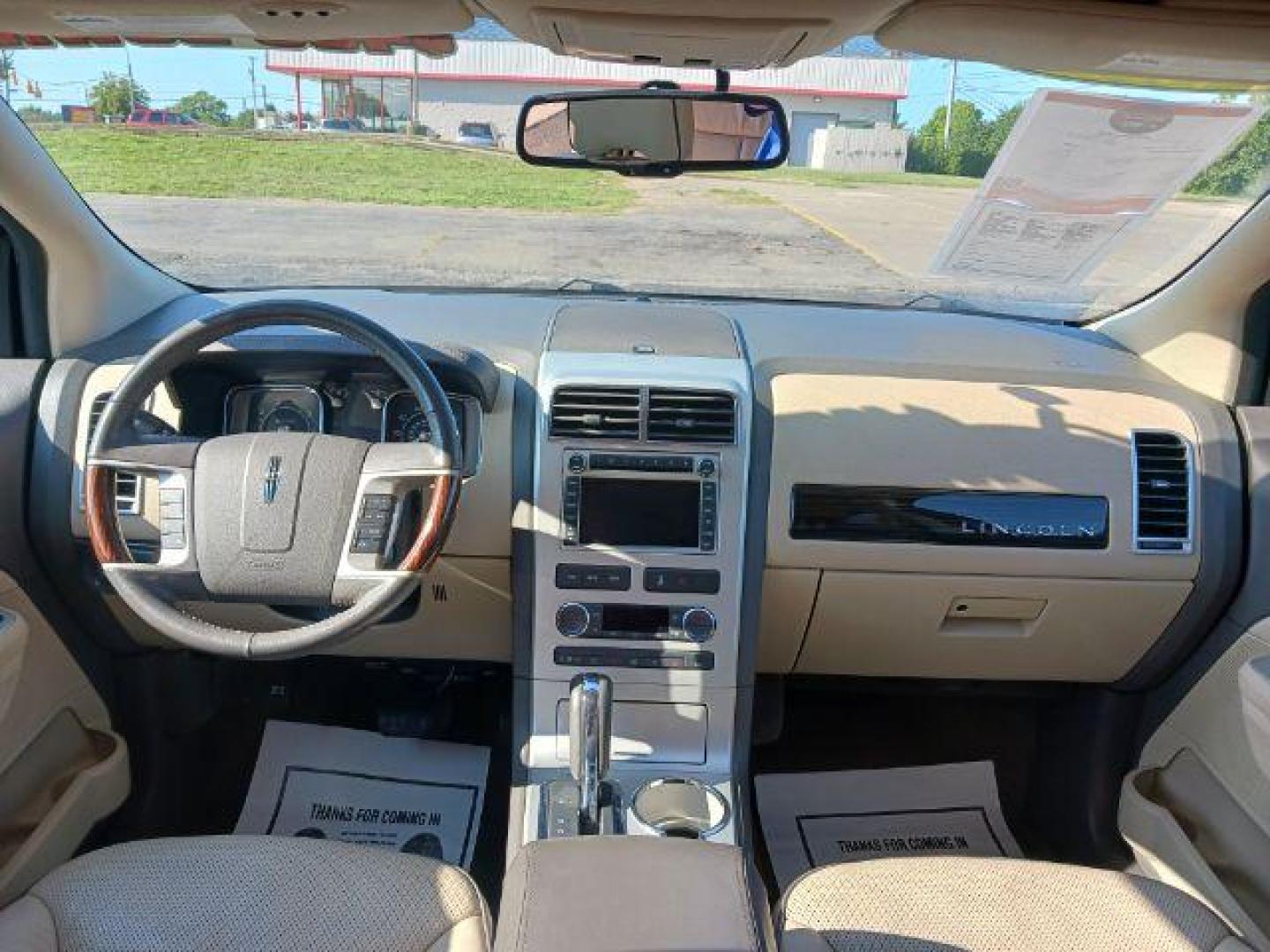 2010 White Platinum Metallic Tri Coat Lincoln MKX FWD (2LMDJ6JC1AB) with an 3.5L V6 DOHC 24V engine, 6-Speed Automatic transmission, located at 1865 W 2nd St., Xenia, OH, 45385, (937) 372-7777, 39.681259, -83.961945 - Photo#7